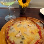 Wine Bar base - ４種チーズピッツァ：1100円（’13.４月より）