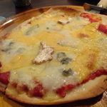 Wine Bar base - ブルーチーズが美味しい♪４種チーズピッツァ：1100円