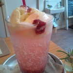 テテカフェ - 苺ソーダ、ストロベリーの香りが素晴らしい。
