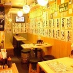 神鶏 - 昔懐かしい居酒屋の雰囲気　見やすい料理メニューはどこか懐かしい雰囲気。落ち着いた店内でこだわりの料理とお酒をお楽しみください。