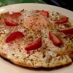 ガラムマサラ - 2013年5月13日オフ会　イチゴと卵のピザのようなもの