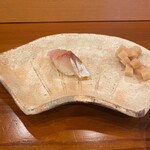 鮨　小森 - 3貫目その2  四角いガリも美味しい