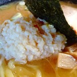 つぼの華 - 刻まれたニンニクがタップリ