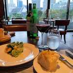 WOOLOOMOOLOO steakhouse - Classic Caesar Salad (S$19)とワイン (2022/9)