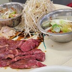 焼肉 味楽 - ハラミ2人前、ミノぶつ1人前、コテッチャン1人前、アカセン1人前