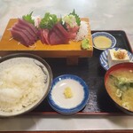 魚吉食堂 - 刺身盛り合わせ定 1,650円