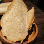 Mrs.KINGSMAN - パスタに付くパン