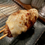 炭火焼き鳥　青山商店 - つくねチーズ