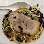 煮干し中華そば 一剣 - 最後のチャーシュー