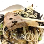 煮干し中華そば 一剣 - 厚みもある