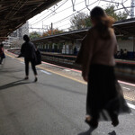 煮干し中華そば 一剣 - 帰りの下板橋ホーム、ベンチで休息