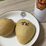Mille delices - ノワノワ(左)とコーヒークリームパン(右)