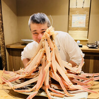 富小路 やま岸 - ◎今年もカニスマスツリーを作り、楽しそうな山ちゃん❣️