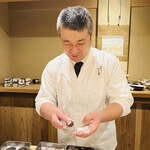 富小路 やま岸 - ◎亥の子餅を作って行く山ちゃん。