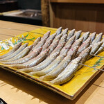 富小路 やま岸 - ◎今朝水揚げされた、琵琶湖の天然ホンモロコは美しい❗️