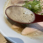 麺 ヒキュウ - エスプーマのスープ