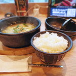 Yakiniku Yansando - 玉子スープと白米