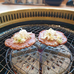 Yakiniku Yansando - ネギタン塩調理中