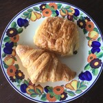 クーネルベーカリー - クロワッサン系のパンの「クロワッサン」と「パン オ ショコラ」