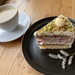 オリカ カフェ - 飾りのドライフラワーは「タタリカ」だそう