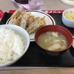 Miyoshino - ぎょうざ定食   大盛り    530円