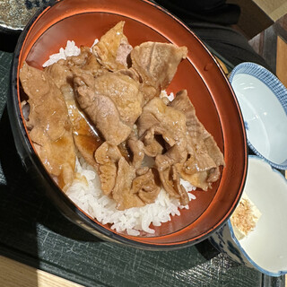 ゆらり内海 - 料理写真:豚丼のネギ、しょうが抜き〜笑