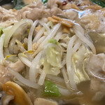 おふくろ亭 - 2022/11/13
      ホル鍋定食 ニンニク マカロニサラダ 大飯 500円
      フライ3品 100円 ✴︎黒ハンペン、竹輪、コロッケ