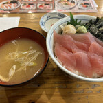 横濱 魚萬 - 鉄火丼・お味噌汁付　750円