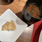 やさいや 鉄板焼野菜 - お漬物綺麗き薄く並べられ食べ易い