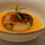 ミクニナゴヤ - ・鮑と海の幸 昆布出汁とコンソメのジュレ 　バターナッツカボチャのブルーテと共に