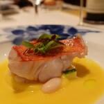 ミクニナゴヤ - ・金目鯛の天火焼き 　白インゲン豆とインカの目覚めのピュレブイヤベース仕立て