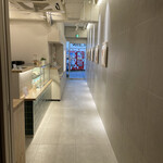 やさいや 鉄板焼野菜 - 入口は狭いのでペットカードは入店は難しいそうです。