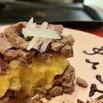 やさいや 鉄板焼野菜 - 鹿肉の中はさつまいも