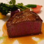 ミクニナゴヤ - ・特選黒毛和牛フィレ肉のステーキ　秋の彩々野菜添え 　エシャロットコンフィ　黒コショウソース