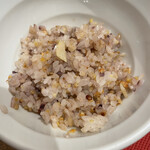 やさいや 鉄板焼野菜 - ガーリックライス。ハンバーグ注文でガーリックライスを頂けるなんて嬉しすぎ！