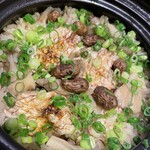 Kaisekiryouri Mishimaya - 鯛とむかごの土鍋炊き立てご飯。出汁も出てお米も美味しい