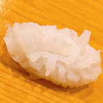 鮨 しゅん輔 - 北海道の水蛸です。振り酢橘と山葵でいただきました