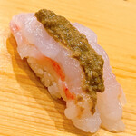 鮨 しゅん輔 - 特大ボタン海老とその味噌乗せです