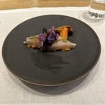 シャントレル - ❺鰆のマリネ、生姜とオレンジ風味のニンジンソース。