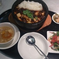 雪園 京橋店 - ・豚角煮と豆腐のピリ辛石鍋ごはん 1200円