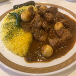 カレーの店 マボロシ - ポークカレー辛口大盛＋ピクルス＋うずら