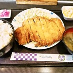 未来亭 - とんかつ定食950円