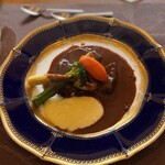 Petit-Restaurant goutez - 牛の赤ワイン煮