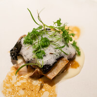 レストラン オオツ - 2022.11 笠間産宝珠茸（ジャンボ椎茸）トランペット茸 那珂湊産白ツブ貝 キノコのジュとビネガー