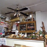 フライドチキン - 店内は個性的