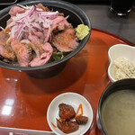 うたげや - ローストビーフ丼（950円）