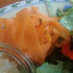 PEACE CAFE & STORE - ●にんじんラペ　野菜ヌードルといえるくらいの太さ（7mmくらい）で長めのを使ってましたミャ