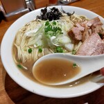 中村屋総本山 - 誰もが美味しいと感じる煮干そば