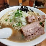 中村屋総本山 - 充実のトッピング