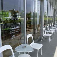 PASTA HOUSE AWkitchen FARM 多摩センター店 - 入口近く。外にも席がありましたが、誰も使っていませんでした